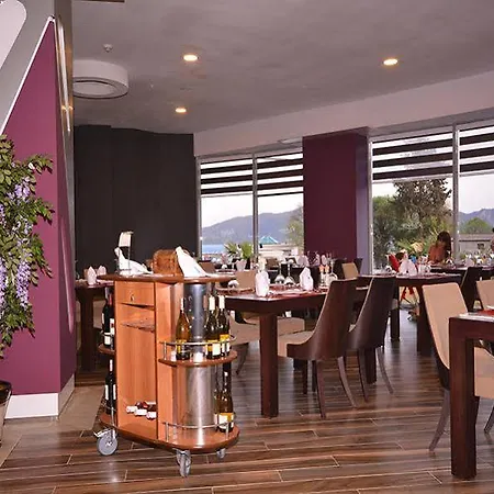 Nature Diamond 호텔